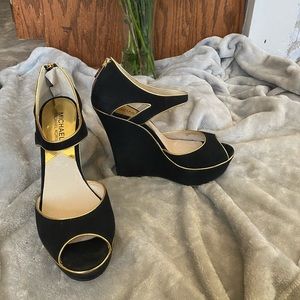 Michael Kohrs Platform Black & Gold Suede Wedges